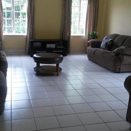 The Crescent Guesthouses - Bnb/Self Catering Durban Exterior foto