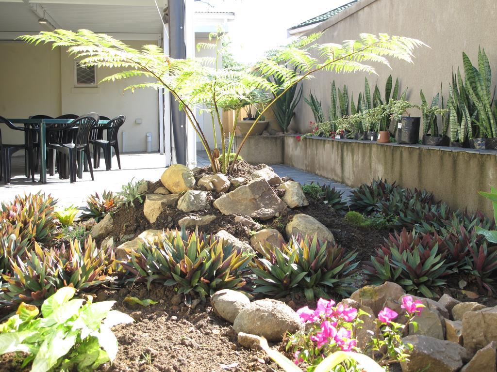The Crescent Guesthouses - Bnb/Self Catering Durban Exterior foto
