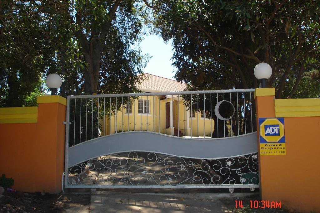 The Crescent Guesthouses - Bnb/Self Catering Durban Exterior foto
